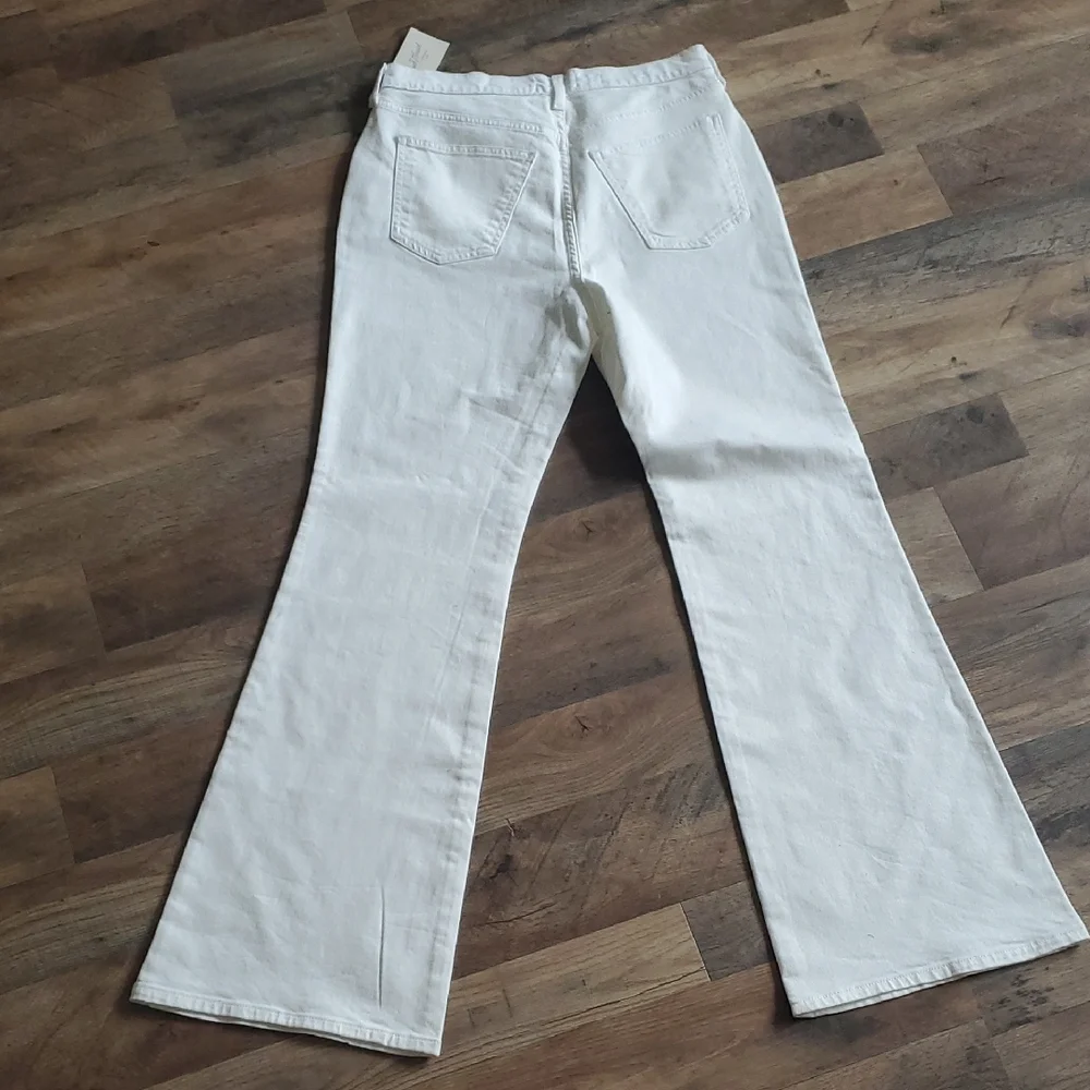 NWT Universal Thread Size 10 White Flare Jeans - Picture 7 of 7